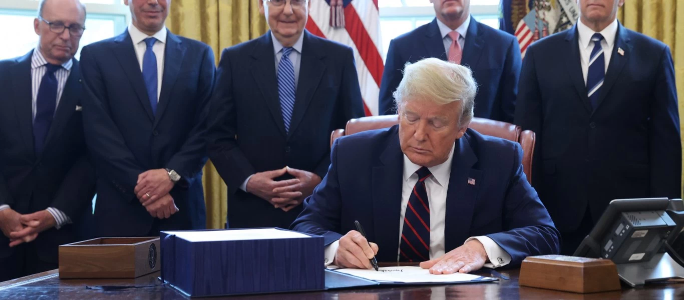 Ο Τραμπ «γεμίζει» χρήμα την αμερικανική οικονομία λόγω κορωνοϊού - Μπορεί να φτάσει τα 6,2 τρισ.δολάρια το πακέτο!